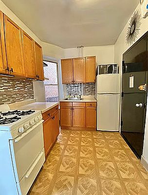 2nd image of 540 W 47th St APT 7
