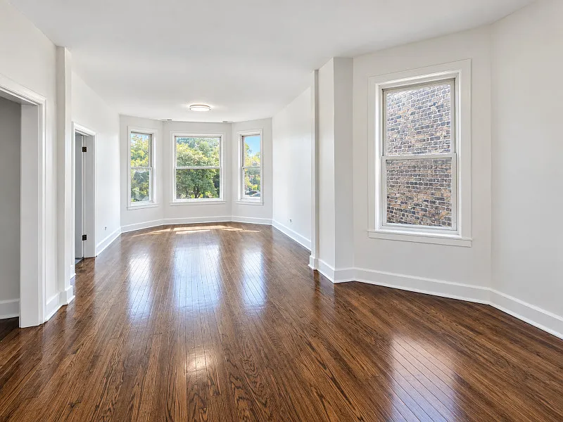 3 bed, 1077 sqft, $1,700 — Photo 2