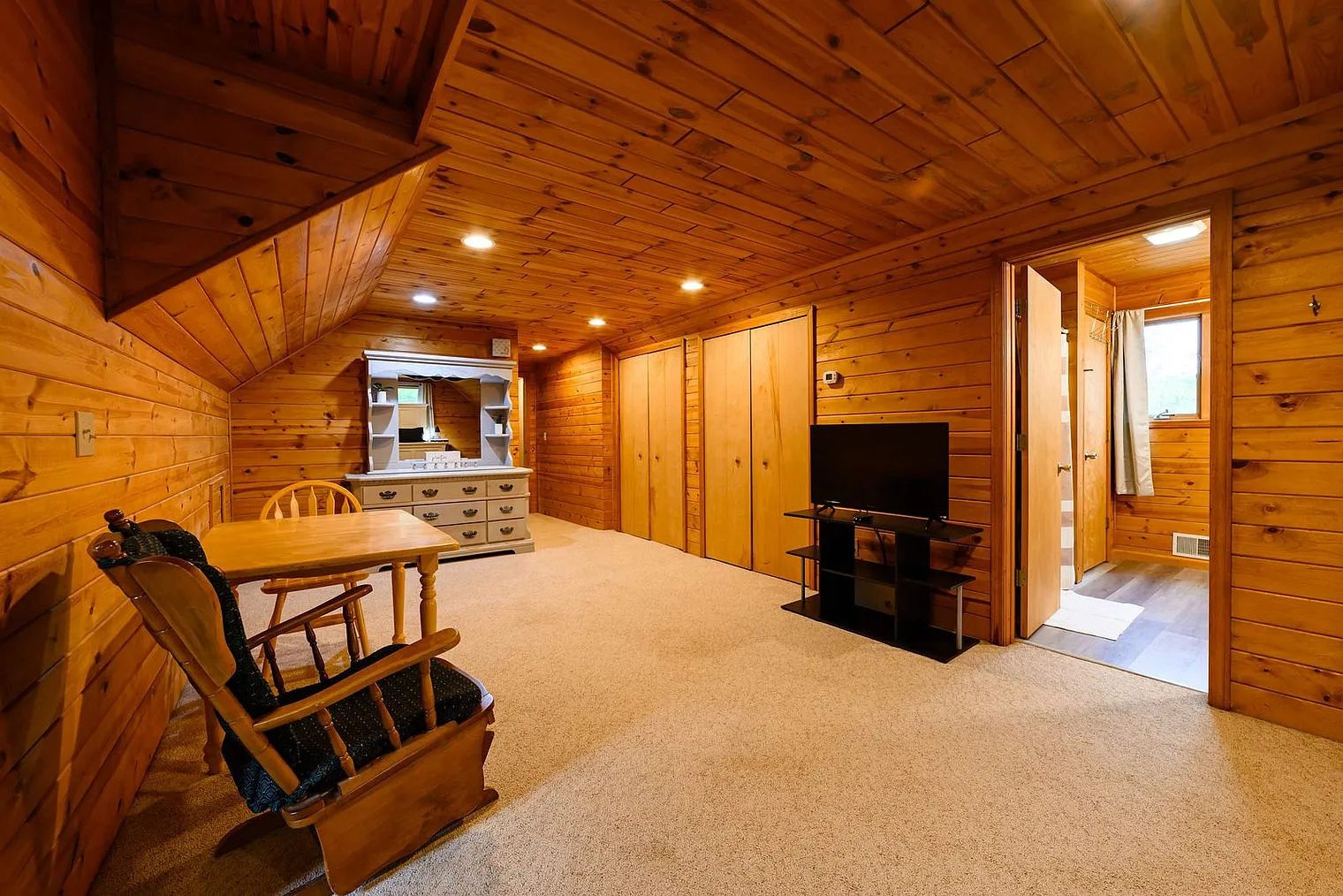4 bed, 2.0 bath, 1840 sqft, $1,575 — Photo 3