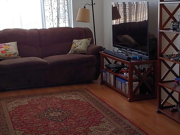 4th image of 204 Valle Vista Dr