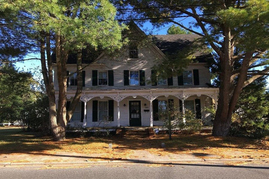 1st image of 305 2nd St