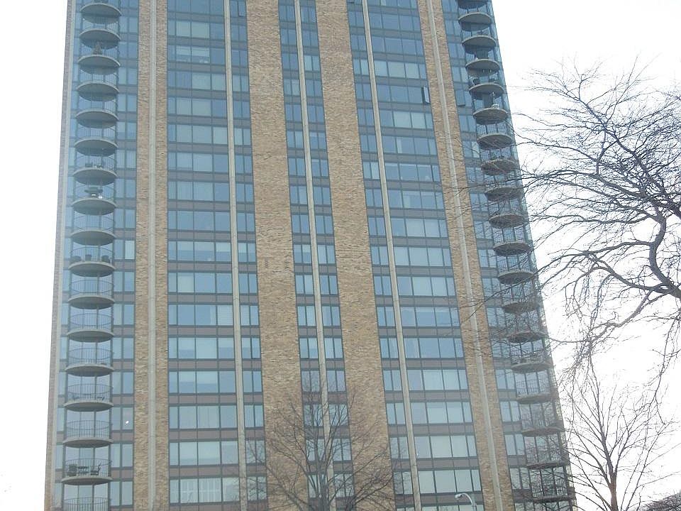 1st image of 929 N Astor St Unit 1105
