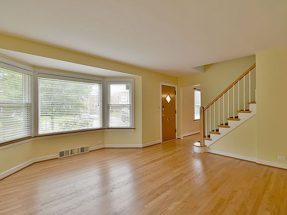 3rd image of 7658 W Peterson Ave