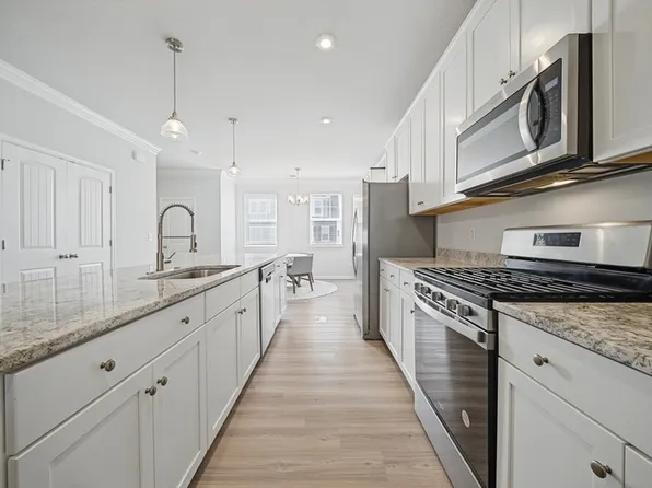 423 Asuza St, Chesapeake, VA 23323