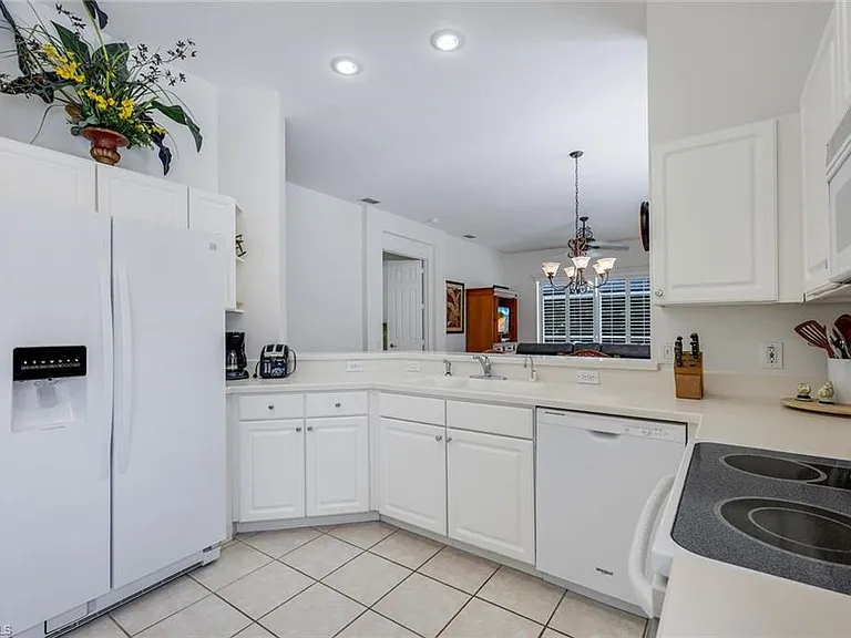 1818 Leamington Ln — Photo 5