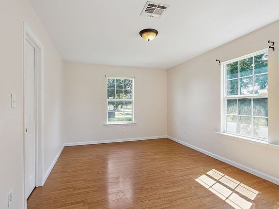 3rd image of 5931 Congress Dr