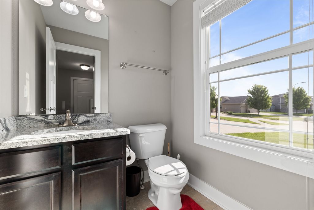 221 NE Avondale Ct, Ankeny, IA - View 6