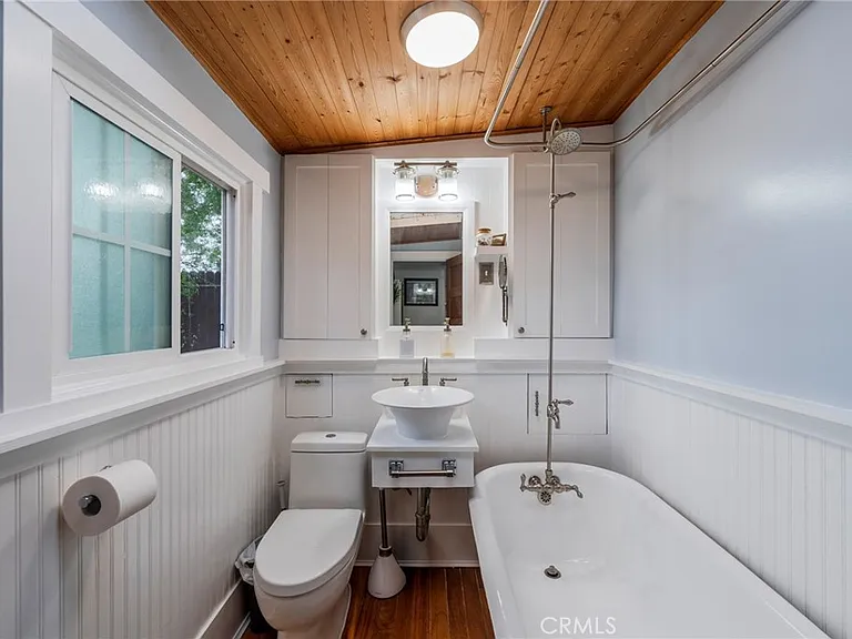 526 Crane Blvd — Photo 11