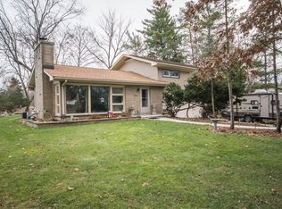 10505 W Pine Ridge Rd, Greenfield, WI 53228