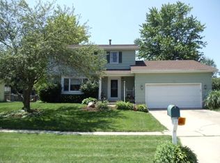 923 Meadow Ln, Sycamore, IL 60178