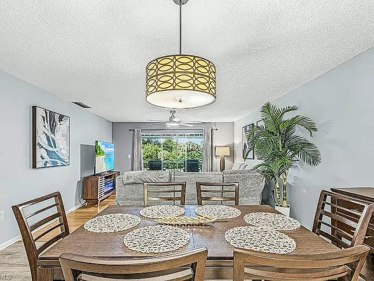 600 Valley Stream Dr #F8 — Photo 6