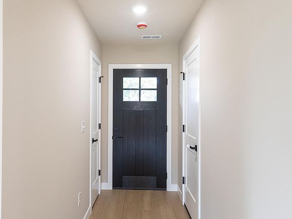 5th image of 410 Johnson St