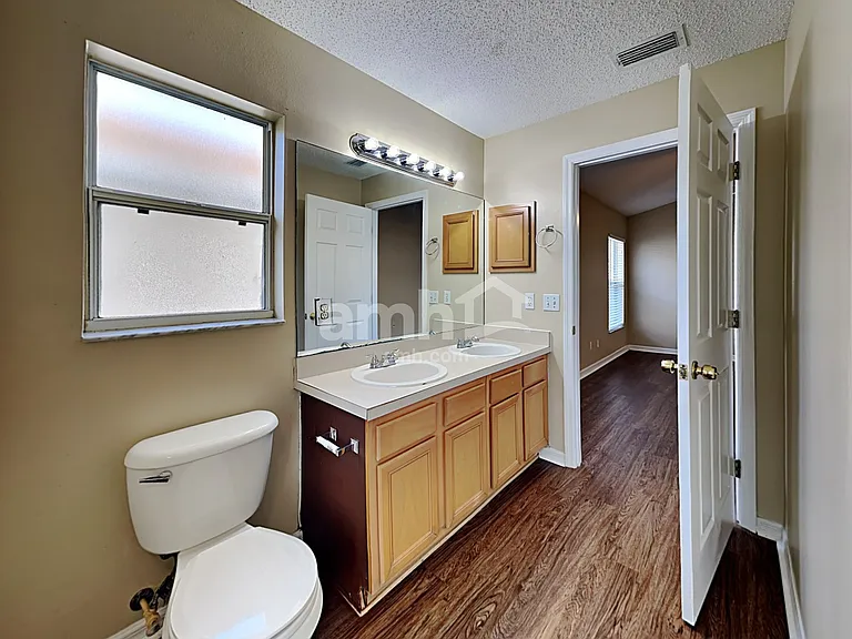 554 Sedgewood Cir — Photo 10