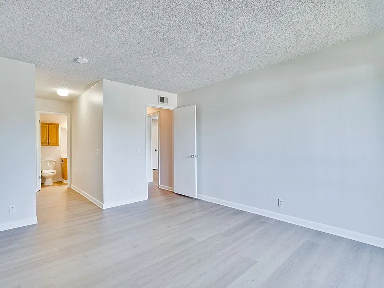 781 N Fair Oaks Ave #6 — Photo 29