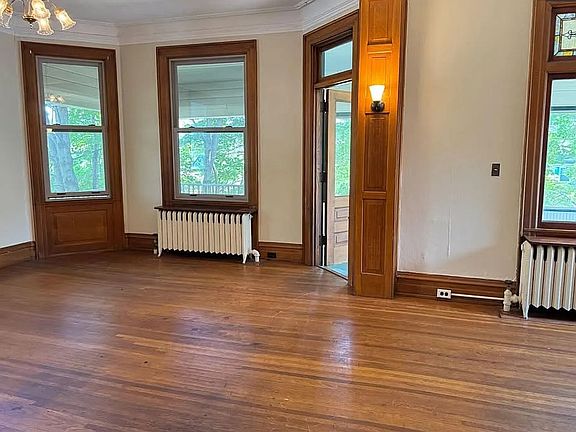 4th image of 205 N 18th Ave E #1