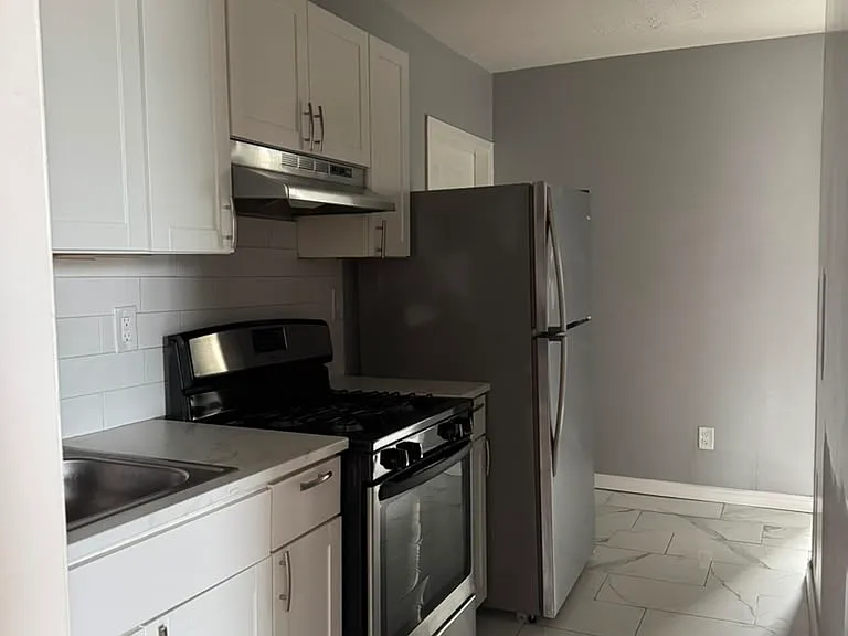 910 Dixwell Ave #2RR — Photo 1