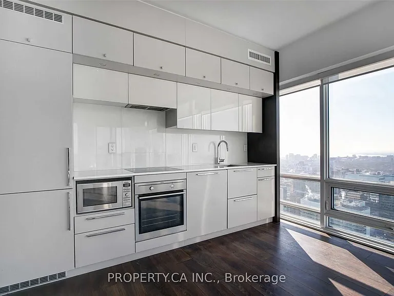 15 Grenville St #4704 — Photo 16