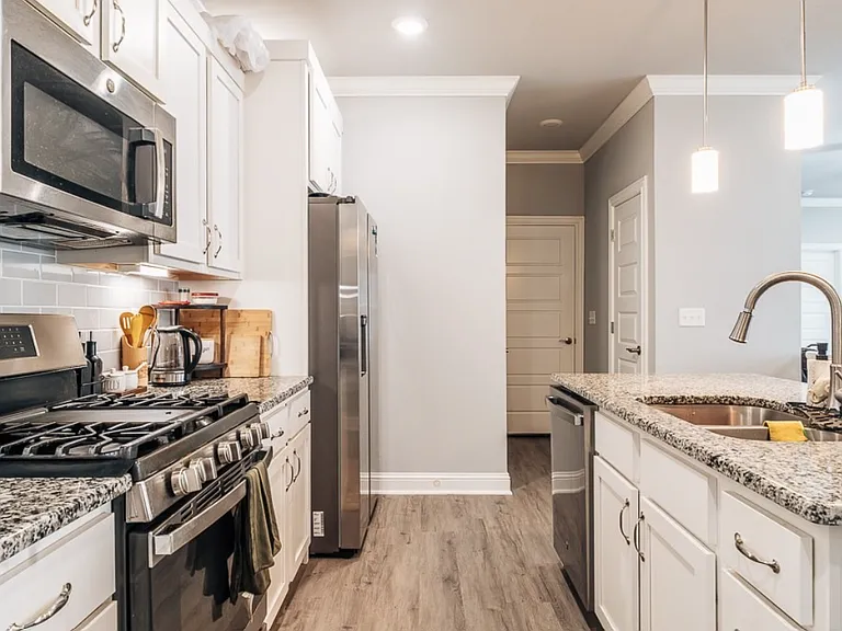 2306 SW Poppy St #1 — Photo 8
