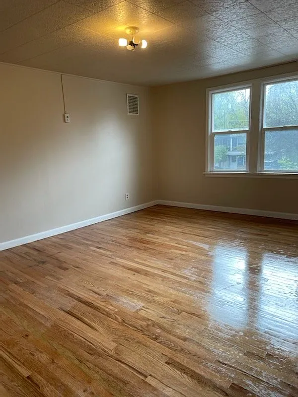 2 bed, 1.0 bath, $1,600 — Photo 4