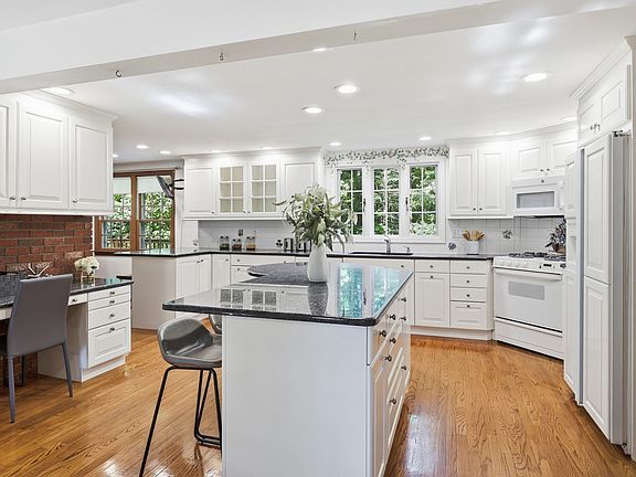 5th image of 54 Carleton Rd
