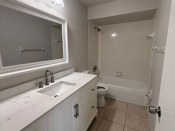 3rd image of 1832 Rita St