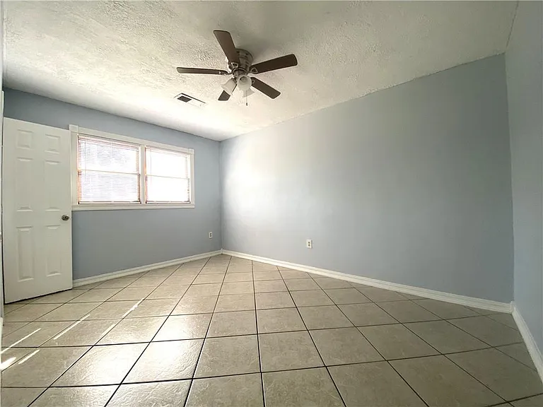 2836 Glenbrook Dr — Photo 7