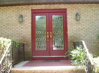 2 Pilgrim Dr, Sharon, MA 02067