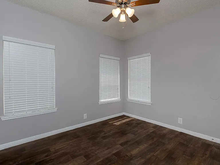 Lamar Place Apartments — Photo 114