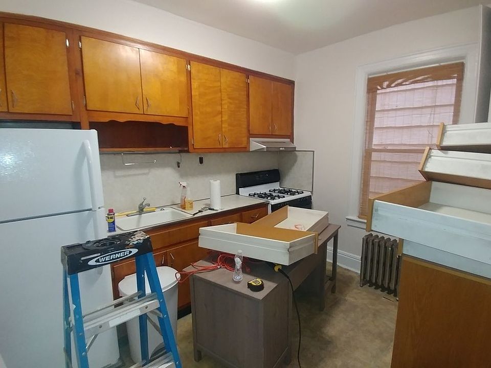 1st image of 2540 Crescent St #1
