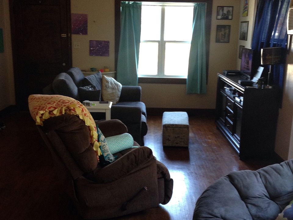 2nd image of 220 6th St APT 2