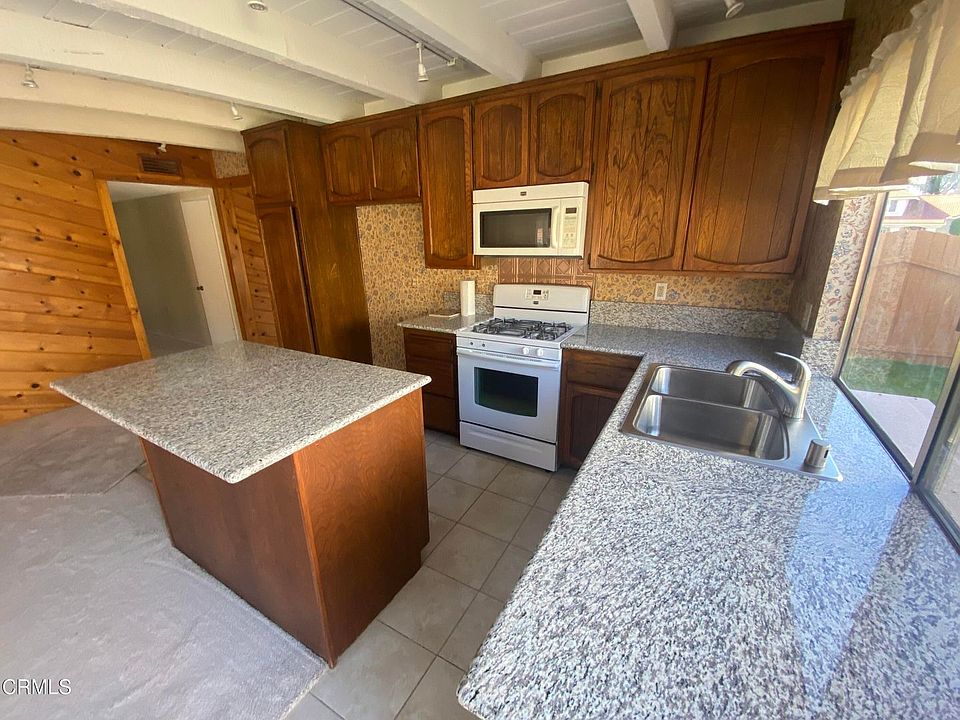 2nd image of 2262 Lyndhurst Ave