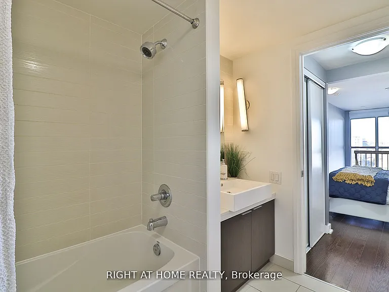5 Hanna Ave #612 — Photo 6