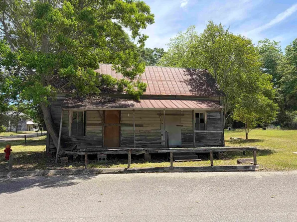 10th St, Florala, AL 36442