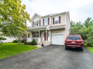 10 Rolling Rapids Ct, Hackettstown, NJ 07840