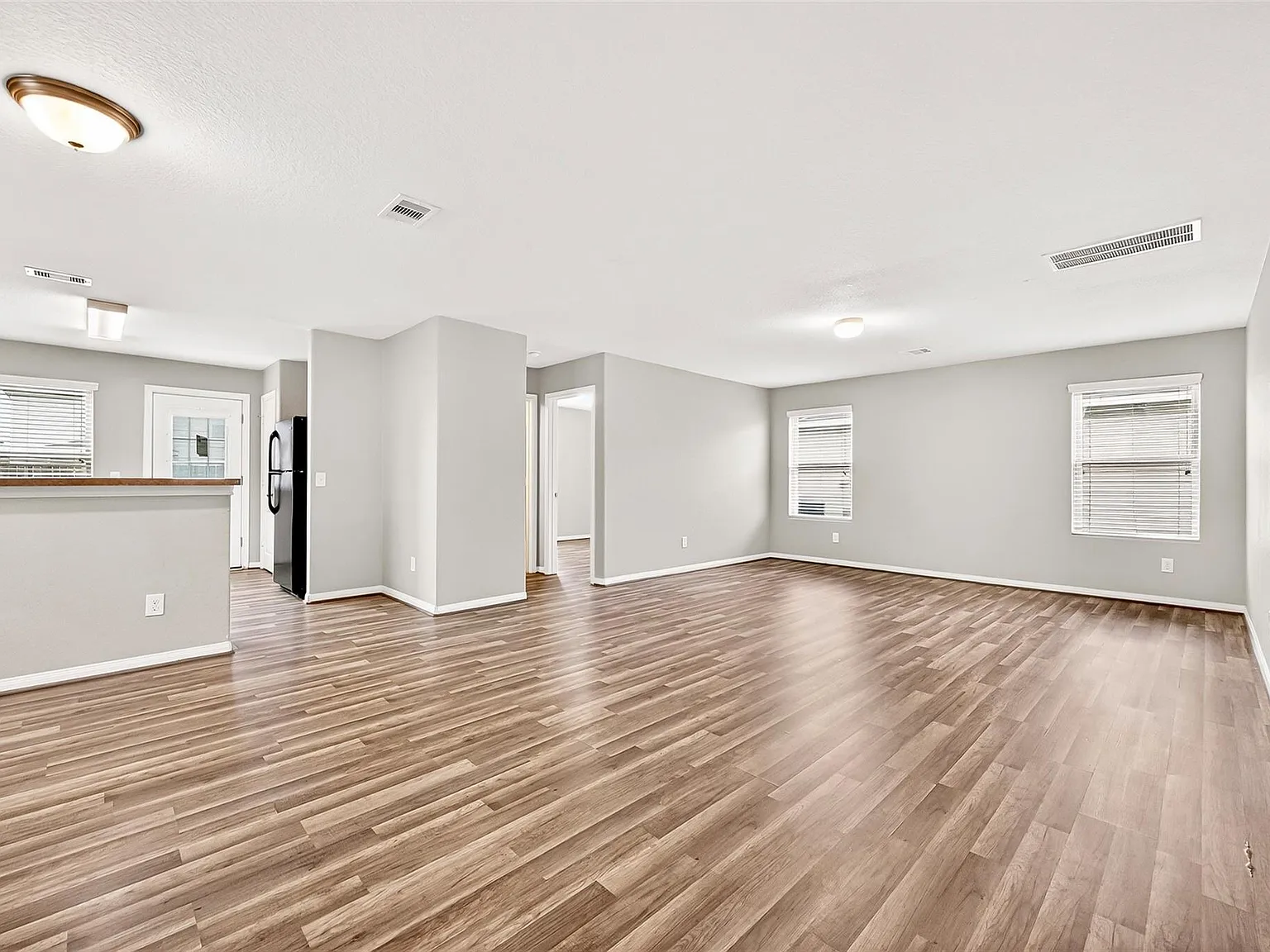 4 bed, 3.0 bath, 2201 sqft, $1,950 — Photo 4