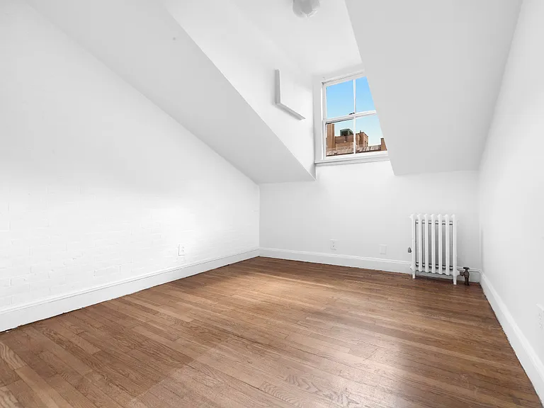 361 W 20th St #3-A — Photo 5