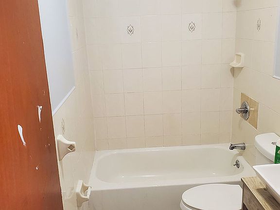 4th image of 391 Sumpter St Floor 2