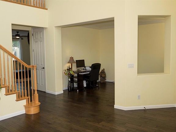 3rd image of 2410 White Oak Ct