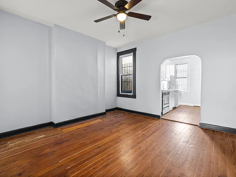 450 W 23rd St — Photo 9