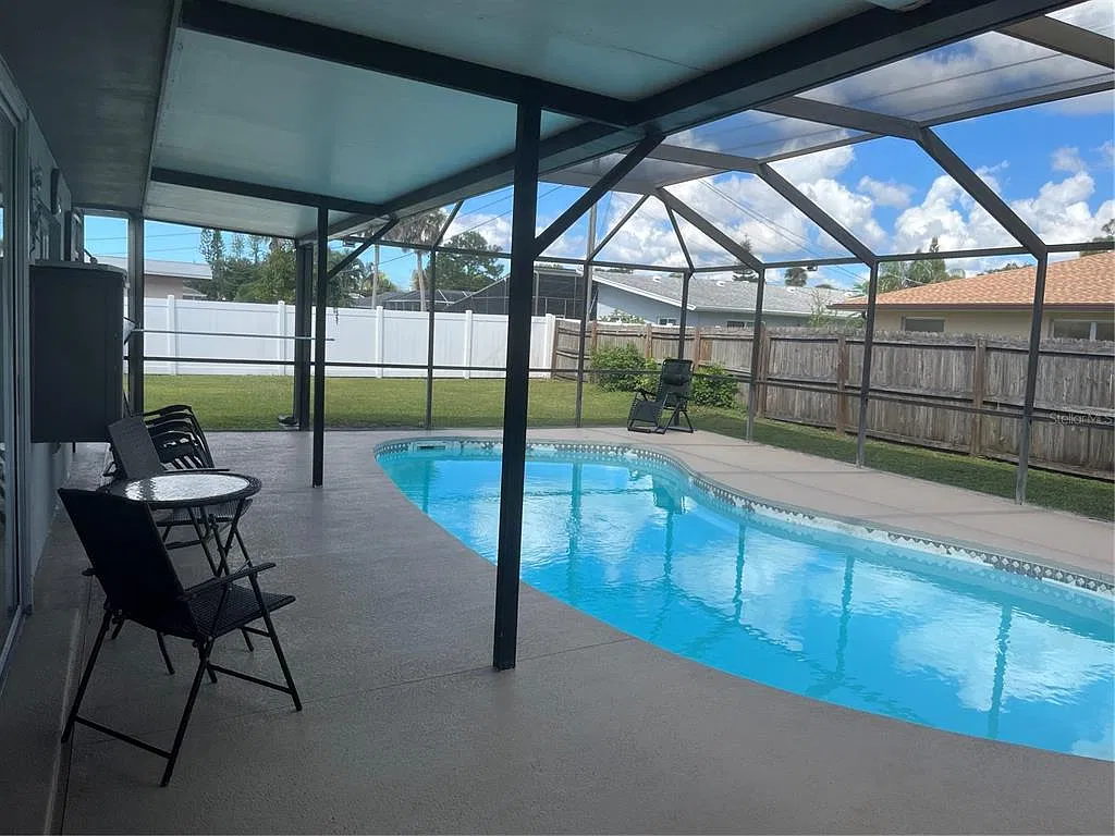2 bed, 2.0 bath, 1299 sqft, $4,000 — Photo 4