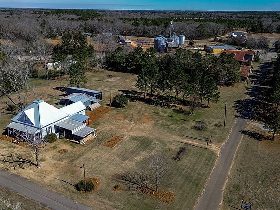 2nd image of 162 College St SW