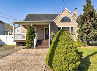 25 Oakwood Ter, Monroe Township, NJ 08831