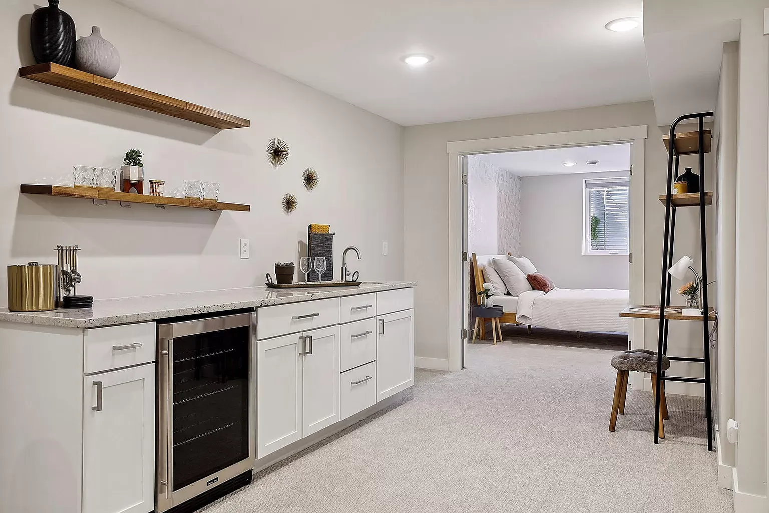 5 bed, 2708 sqft, $4,200 — Photo 3