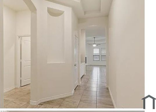 5th image of 421 Maverick St