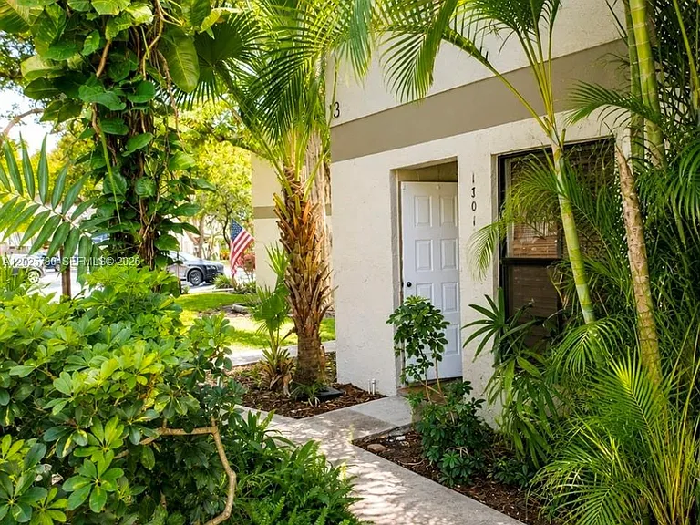 3082 S Oakland Forest Dr #1301 — Photo 5