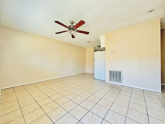 3rd image of 520 Gastel Cir #3