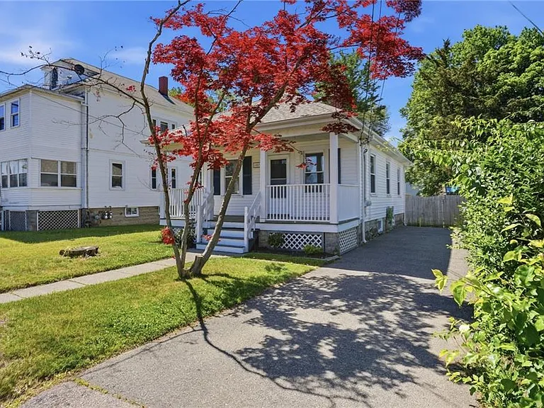 1009 Willett Ave E — Photo 3