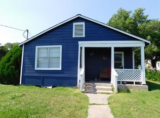 107 E South St, Weimar, TX 78962