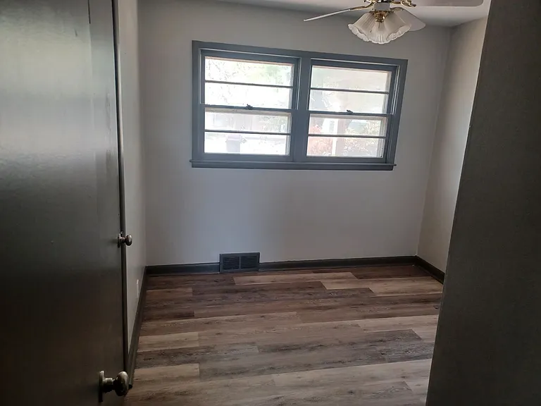 3322 S Mount Carmel Ave — Photo 11