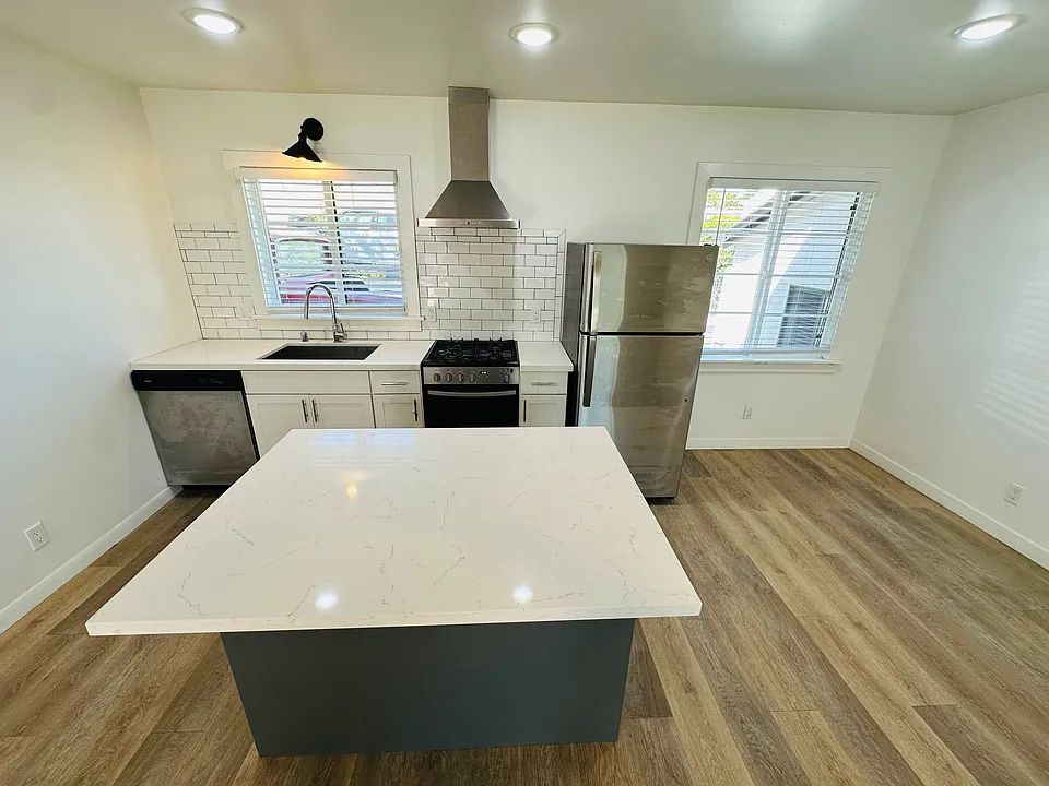 16 W Mission St #11